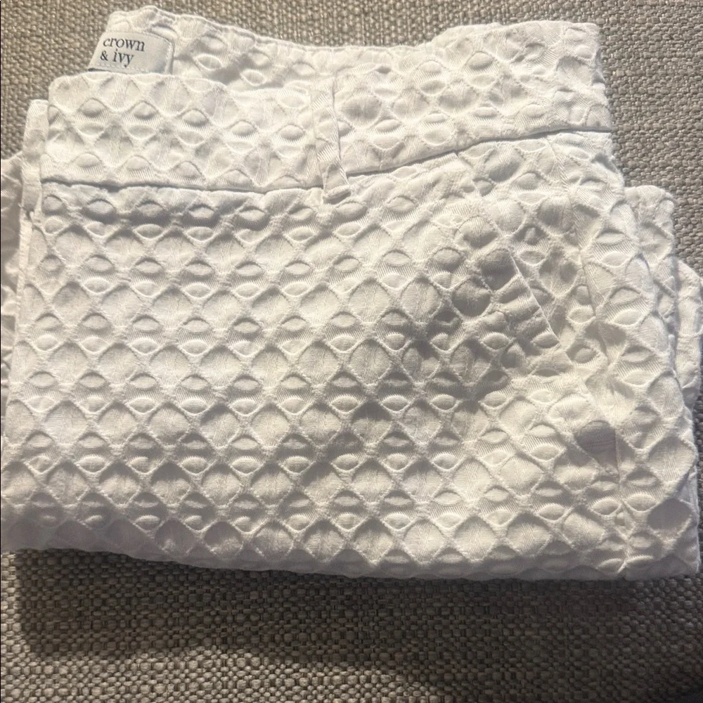 Crown & Ivy White Textured Scalloped Shorts - Picture 5 of 5
